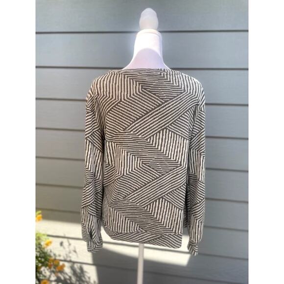 Ellen Tracey Size Medium Sweater Gray & White Chevron Pattern Crew Neck - Picture 4 of 6